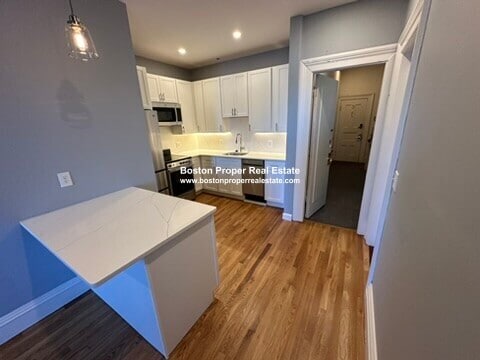 Building Photo - 464 Beacon St