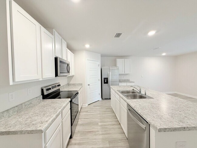 Photo - Spacious 4-Bedroom Home - Bridlewood