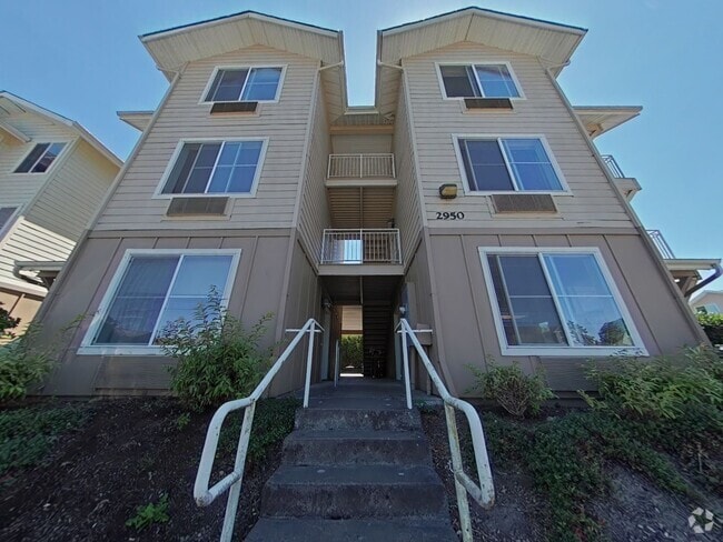 Building Photo - 1 Bedroom Apartment ~ Close to Campus Unit 2950 NW Tyler #106