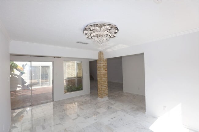 Photo - 2210 Shadowbriar Dr