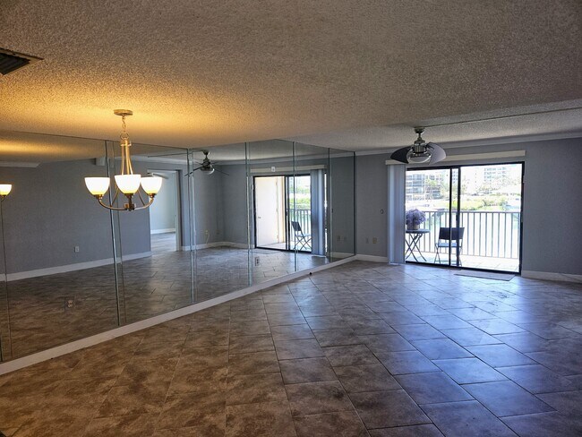 Photo - 7600 Sun Island Dr S