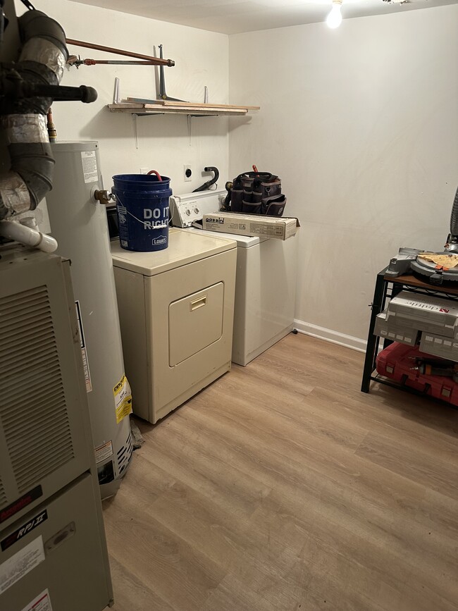 Photo - 8034 Craig St