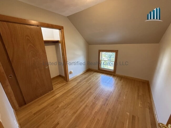 Photo - 132 Hall St Unit 3