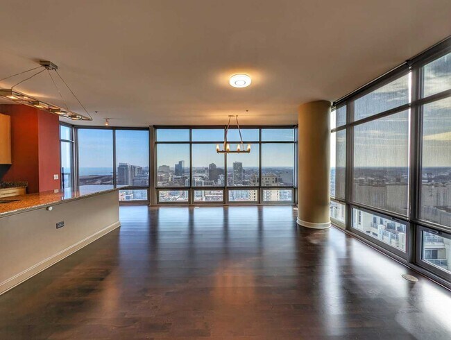 Photo - 100 E 14th St Unidad 3206