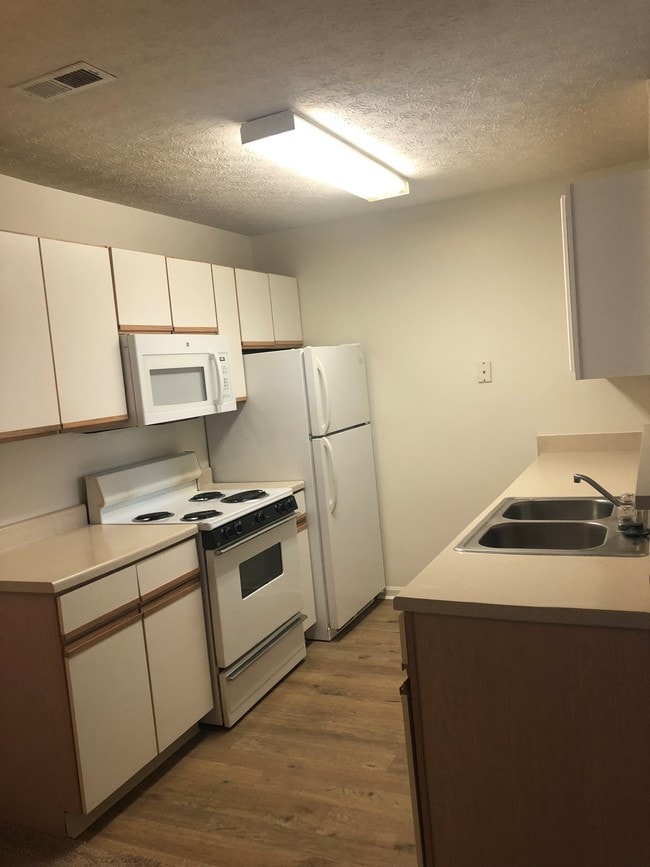 160 TUTTLE PARKE AT THE CROSSING Apartments Dublin, OH