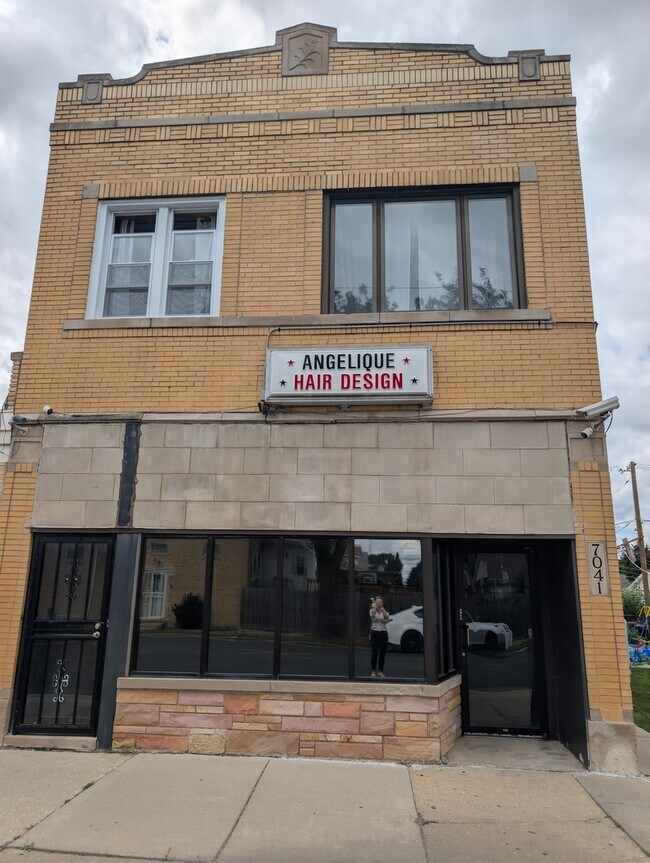 Building Photo - 7041 W Addison St