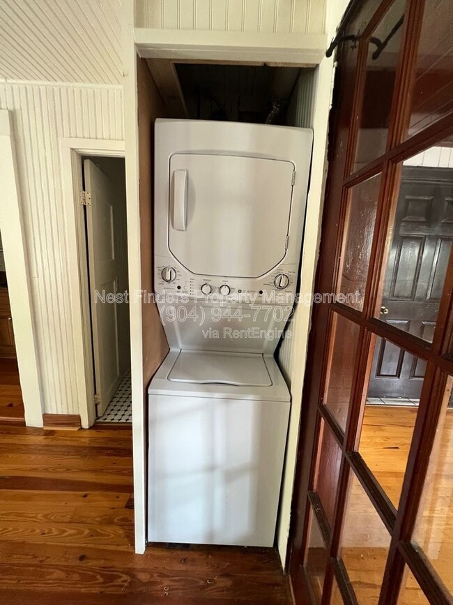 Photo - 809 2nd St S