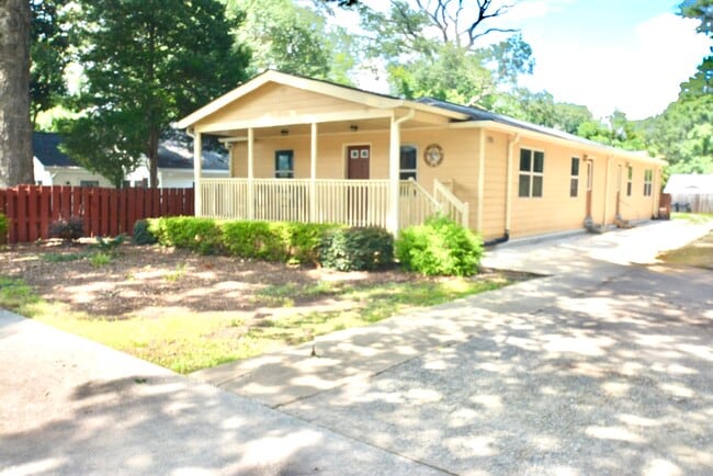 Building Photo - 1385 Elizabeth Ln Rental