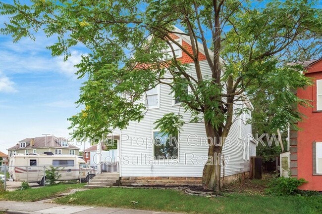 Photo - 865 Old Leonard Ave