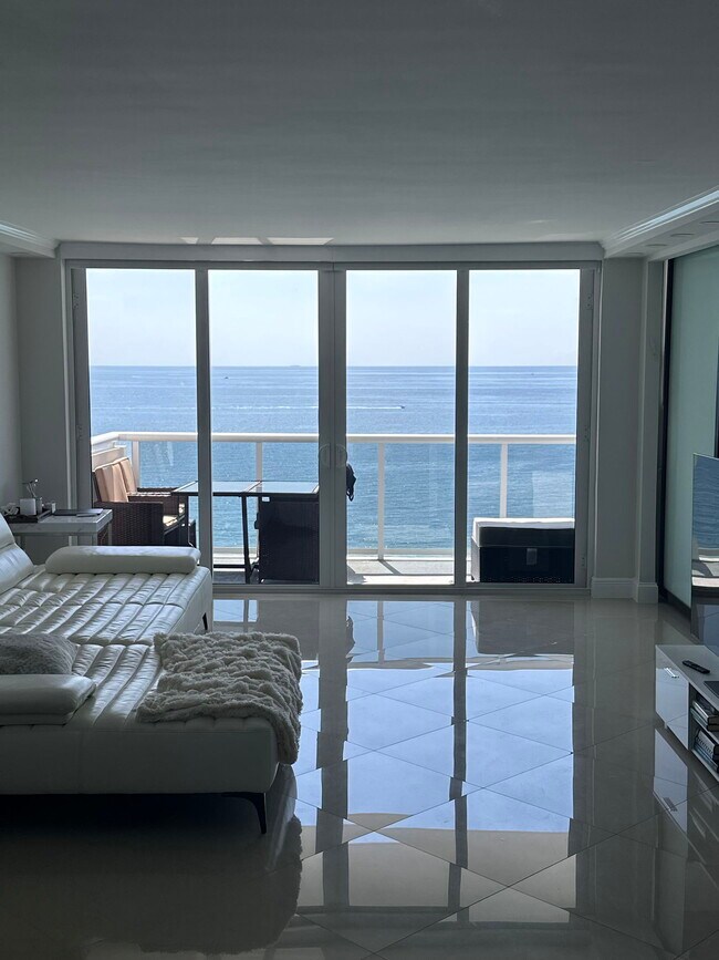 Building Photo - 3140 S Ocean Dr Rental