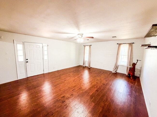 Photo - Fully Renovated Modern Farmhouse in Quiet Jennings