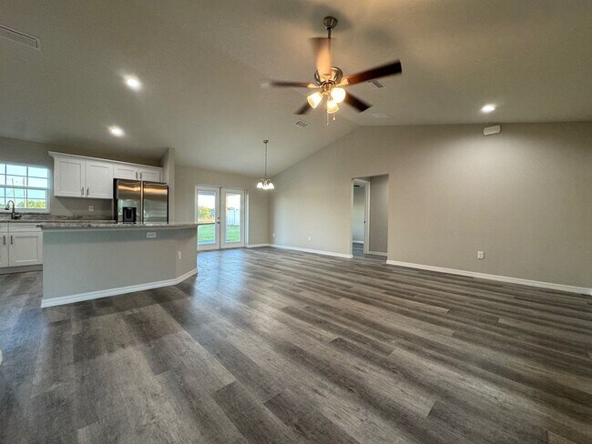 Photo - Desirable Silver Springs Shores - 3/2/2 **Won't Last**