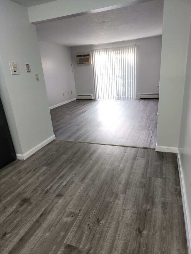 Living Room - 86 Beacon St Unit 2