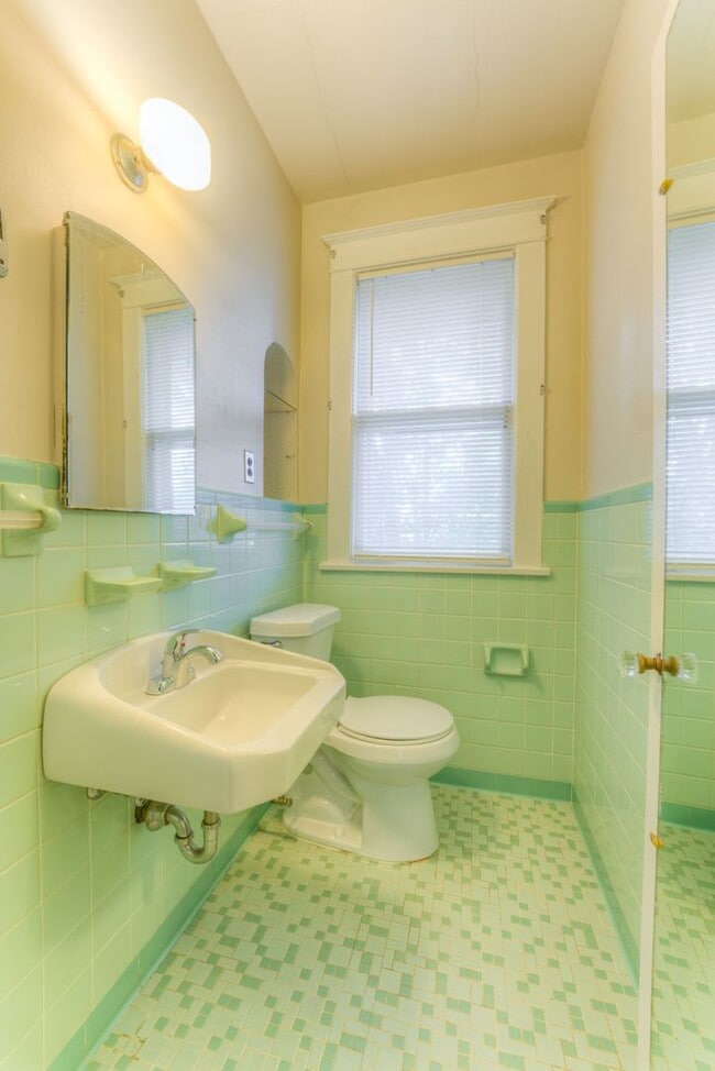 Photo - Charming 5BR/2.5BA Brick Bungalow in Vollintine-Evergreen