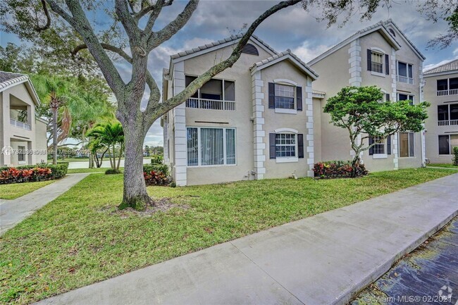 Building Photo - 2850 N Oakland Forest Dr Rental
