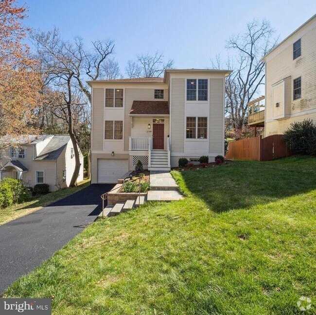 Building Photo - 2149 N Taylor St Rental