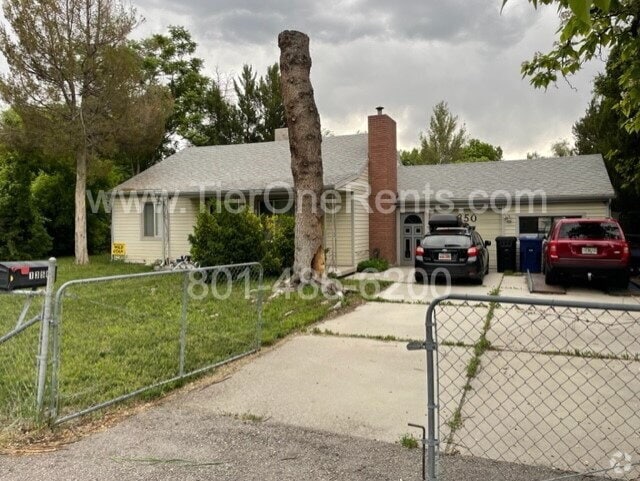 Building Photo - NO DEPOSIT option available for qualified ... Rental