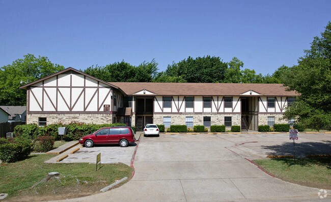 Woodford Apartments - Woodford Apartments