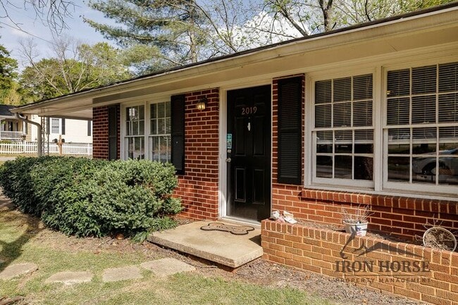 Photo - 2021 S Lumpkin St