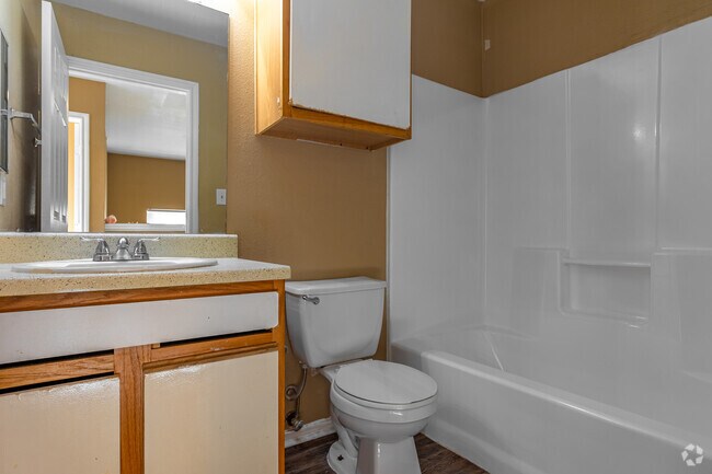 3BR, 2.5BA - 1,214SF - Bathroom