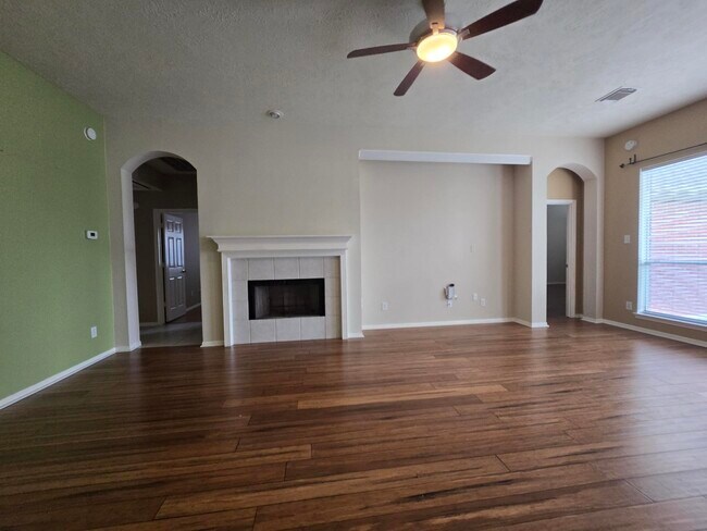 Photo - 9406 Sunlake Dr