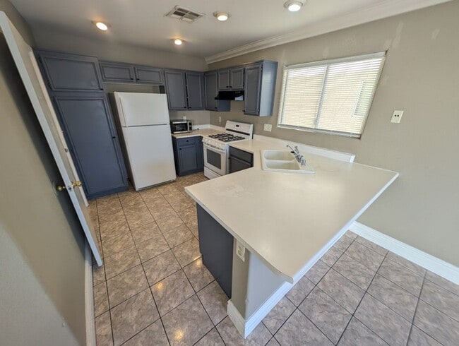 Photo - 4368 Holden St