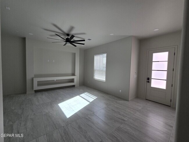 Photo - 13645 Keighly St