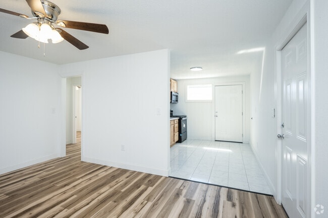 2BR, 1BA - 800SF - Living Room