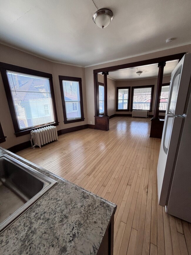 Building Photo - 1109 E Gorham St Unit 1