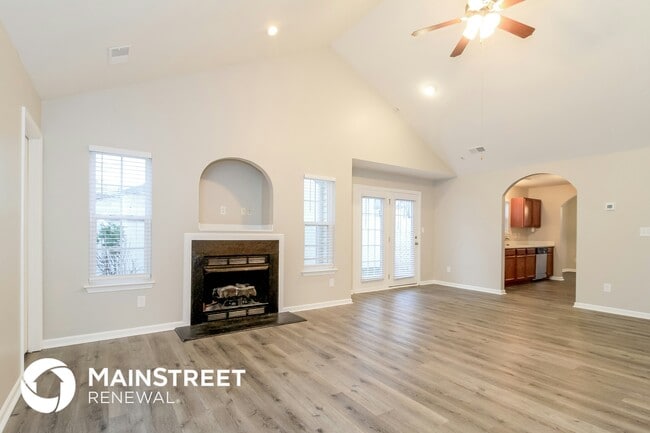 Photo - 556 Lakeside Valley Dr