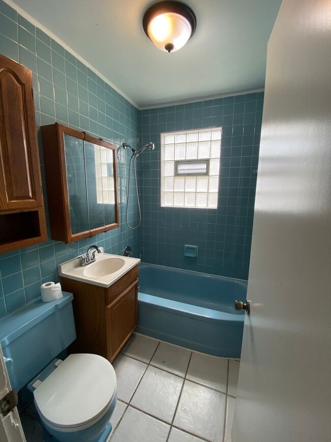 Building Photo - Beautiful House Available NOW $1500.00