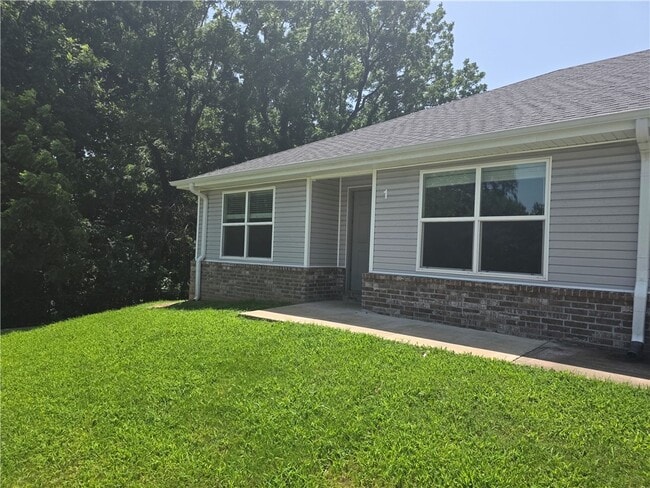 Building Photo - 637 Hidden Springs Dr Unit 1