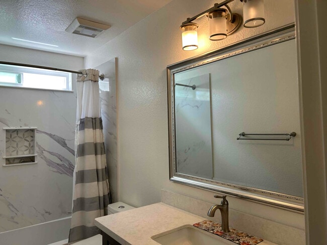 Photo - 1320 Rosana Way