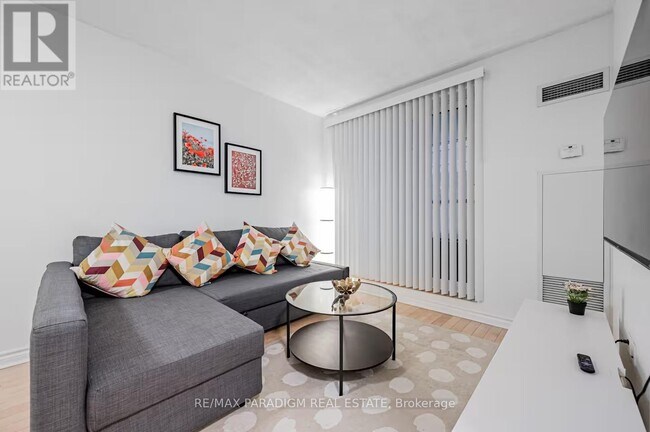 Photo - 250 Wellington St W Unit 228