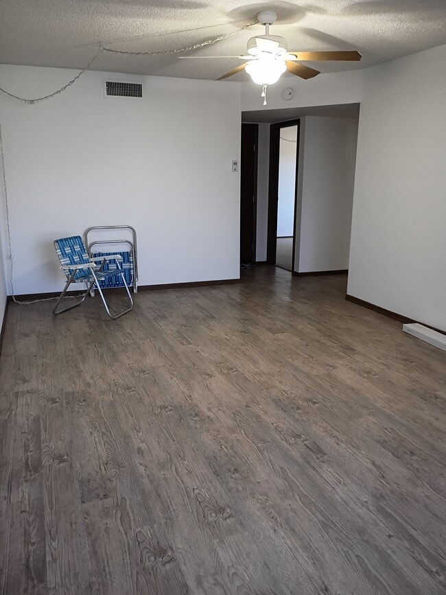 Building Photo - 13622 N 98th Ave Unit D