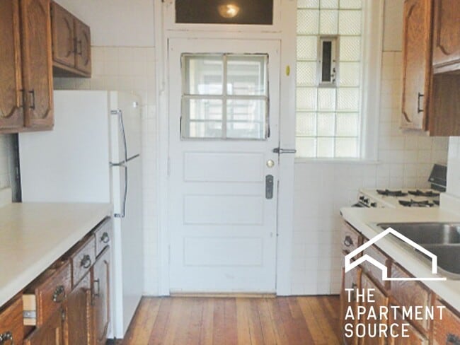 Building Photo - 2542 W Summerdale Ave Unit 3R