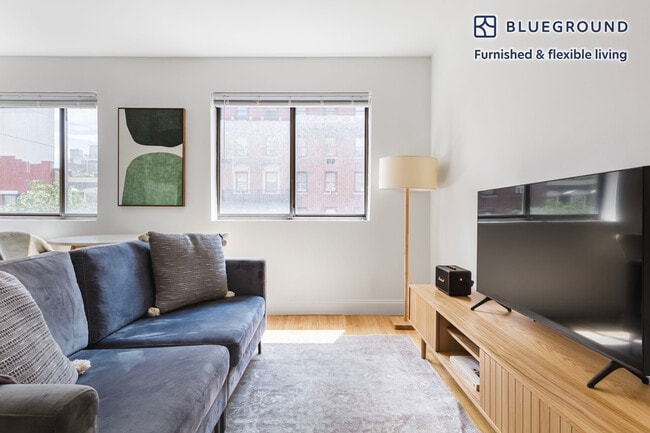 Building Photo - 309 W 30th St Rental