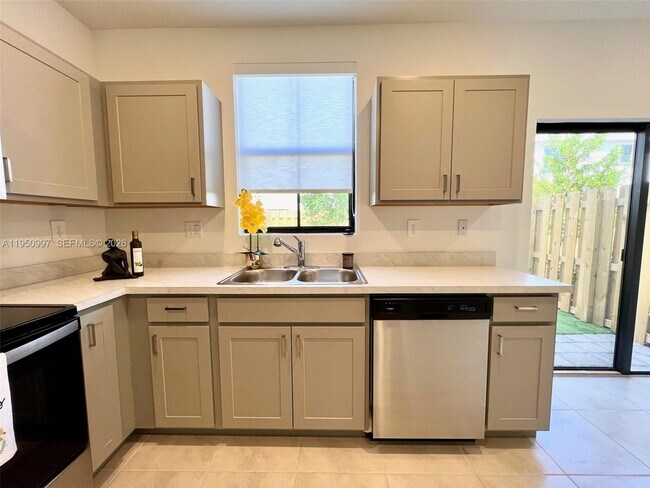 Photo - 429 NE 12th St