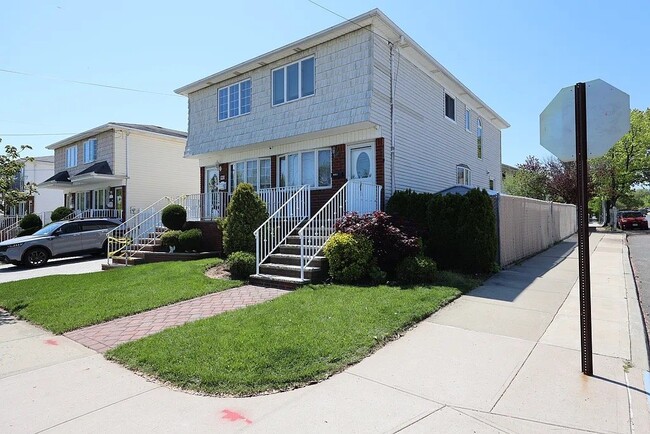 Photo - 178 Spratt Ave