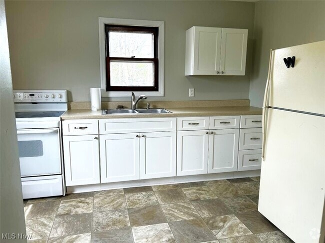 Building Photo - 37 Arcadia Ave Rental