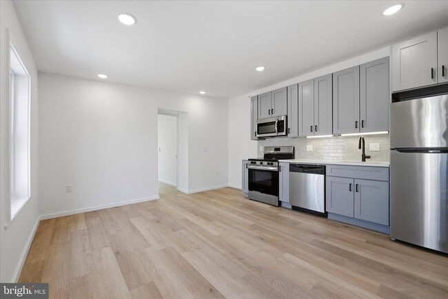 Building Photo - 627 N 16th St Unit 302