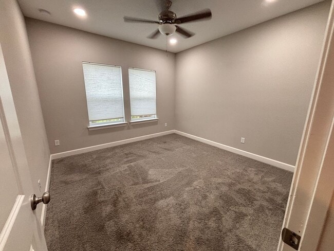 Photo - 212 Willow Crk Ct