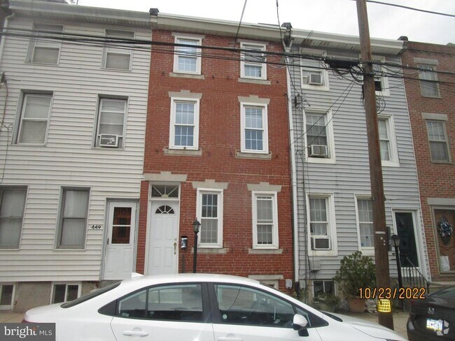 Building Photo - 451 E Wildey St Rental