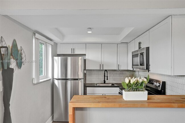 Photo - 335 SW 20th St Unit 10