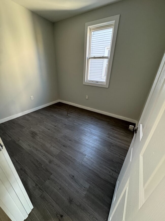 Building Photo - 182 Brookdale Ave Unit 3