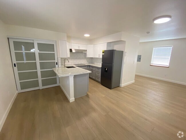 Building Photo - Bue1112 Unit Bue1112-102 Rental