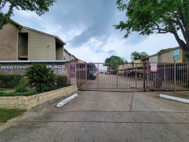 Building Photo - 700 Thicket Ln Unit 204 Rental