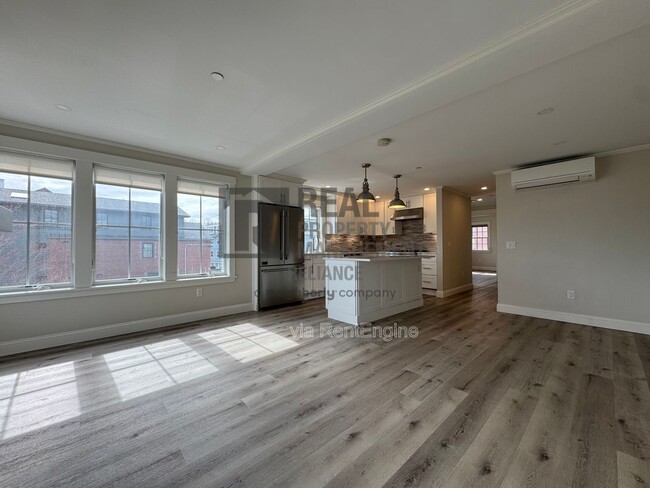 Building Photo - 150 Merrimac St Unit H