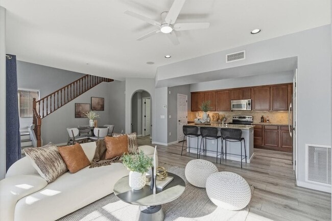 Building Photo - 3935 E Rough Rider Rd