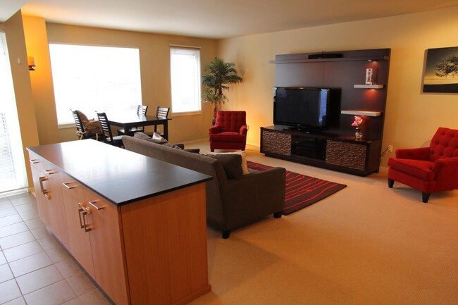 Large Living Room - 81 Clay St Condo Unit The Parc Belltown #323